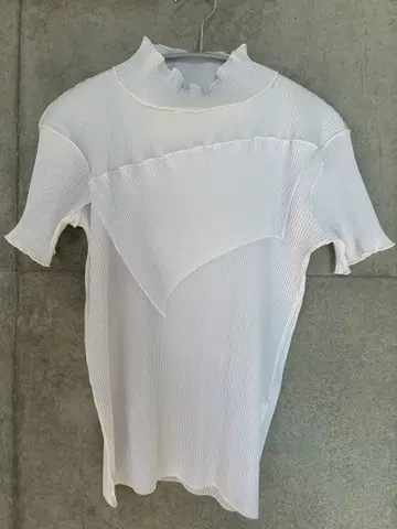 화이트 반팔 T셔츠 유니크 디자인