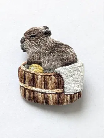 카피바라 자수 브로치 동물 자수