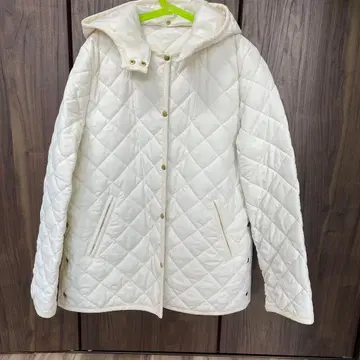 최종 가격 인하! 빔즈 화이트 퀼팅 자켓 후드 부착