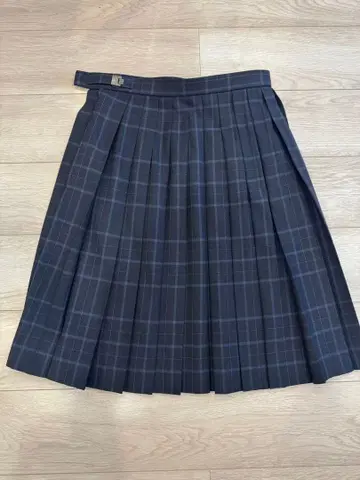 이세탄 네이비 체크 무늬 플리츠 스커트
