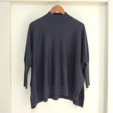 멜로즈 리에스 하이넥 울 돌먼 니트 모크넥 네이비