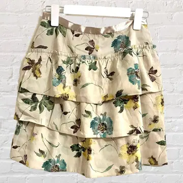 BEARDSLEY 비어즐리 미니 스커트 프릴 꽃무늬 티어드 골드