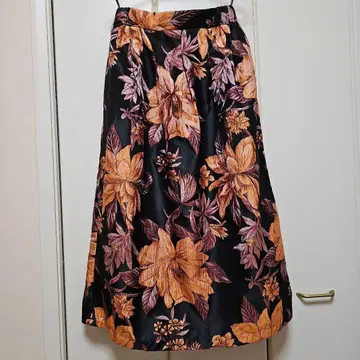 [ 미사용 ] 자카드 플레어 스커트 꽃무늬 블랙 오렌지 세레모니