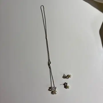 진주 목걸이와 귀걸이 세트