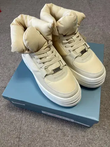 [ 새상품 ] a.v.v 다운 스타일 스니커즈 IV M