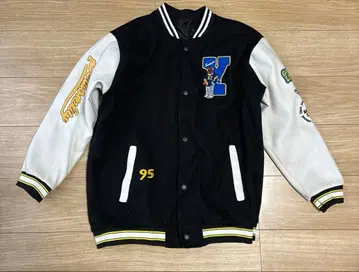 자수 장식 바시티 자켓 블랙 화이트 옐로우 컬러 L 사이즈 정도