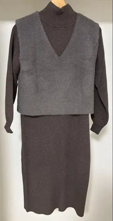 A Day in the Life 브라운 니트 원피스 베스트 포함