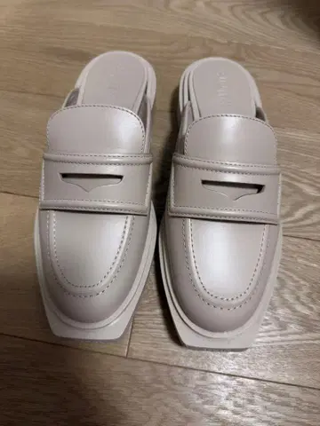 3 JUIN 베이지 로퍼