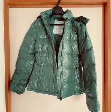 후드 부착 그린 다운 자켓