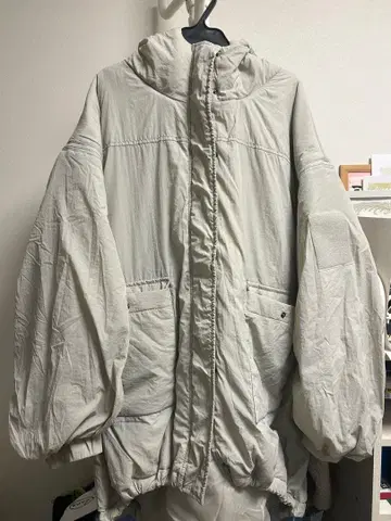 JEANASIS 후드 부착 다운 자켓 라이트 그레이