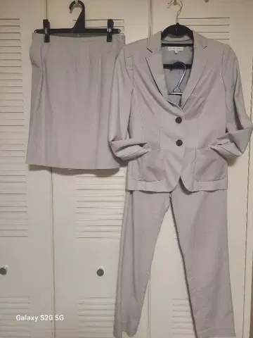 라이트 그레이 비즈니스 정장 세트