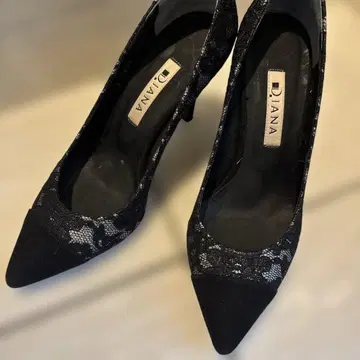DIANA 블랙 레이스 하이힐