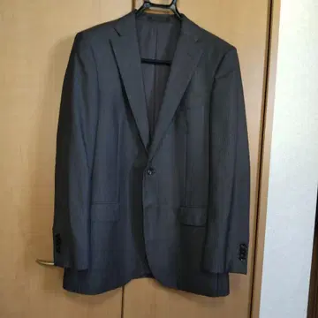 HILTON TIME 다크 그레이 스트라이프 비즈니스 자켓