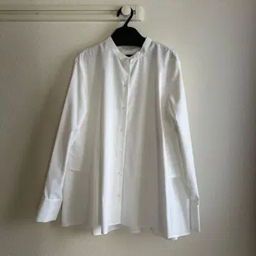 화이트 플레어 디자인 셔츠 M