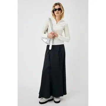 MOUSSY 새틴 플레어 스커트