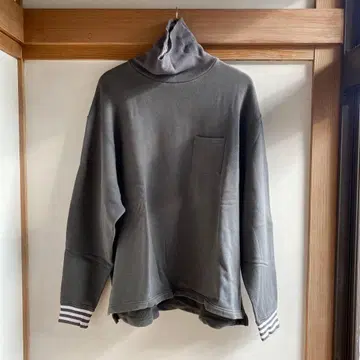 C.E cavempt 하이넥 맨투맨