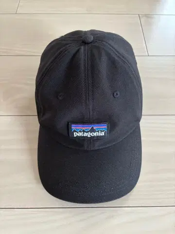 patagonia 블랙 로고 캡