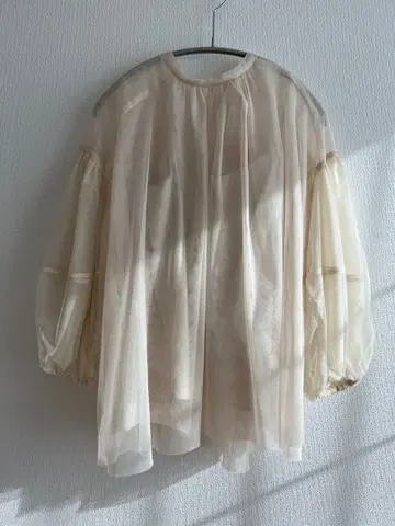 CLANE/클라네/SHEER TULLE BALLOON SLEEVE