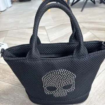블랙 메쉬 토트백 스컬 디자인