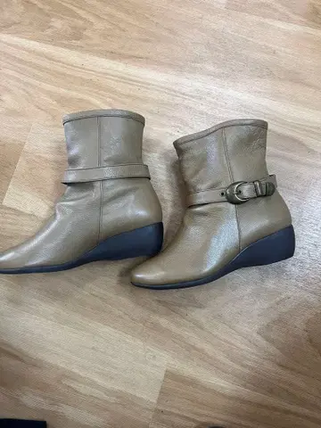 베이지 힐 부츠