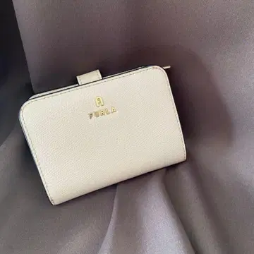 FURLA 화이트 접이식 지갑