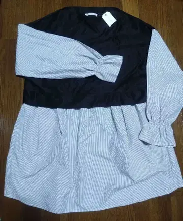 블랙과 화이트 스트라이프 긴팔 튜닉 택 포함 새상품