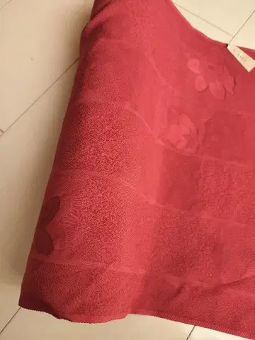 빨간색 꽃무늬 기모노 옷감