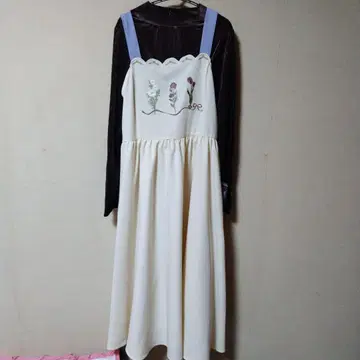 [ 미사용 ] axes femme 꽃 자수 아이보리 점프 스커트