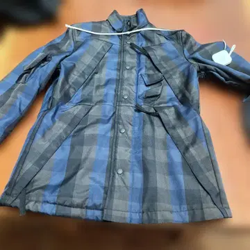 파랑과 블랙의 체크 무늬 점퍼