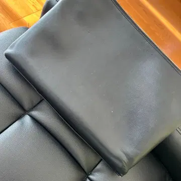 블랙 가죽 클러치백