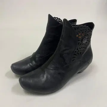 Think! 가죽 블랙 컷 아웃 부티 37 23.5cm