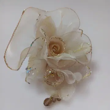 도쿄 소와르 크림색 엘레강트 고급 코사지