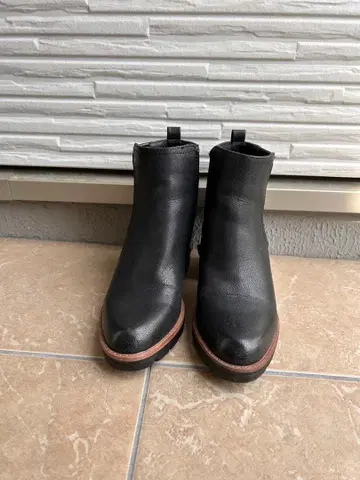 사이드 고어 블랙 부츠 중간 힐