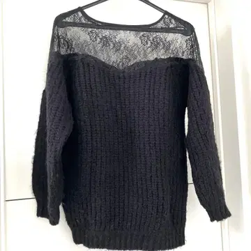 스나이델 블랙 레이스 절개 긴팔 니트