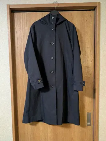 네이비 후드 부착 롱 코트