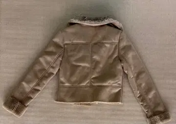 베이지 퍼 옷깃 숏 자켓