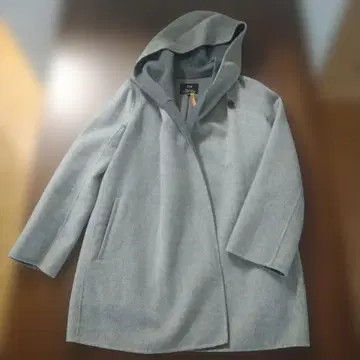 후드 부착 코트 23구