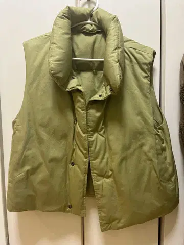 [미사용] 유니클로 UNIQLO U 퍼프 테크 논퀼트 베스트 S 그린