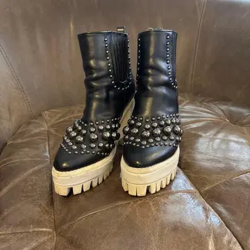 스터드 장식 블랙 사이드고어 pu 부츠