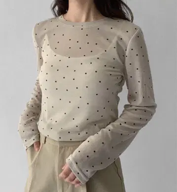 on:nue 시어 도트 롱 슬리브 티셔츠