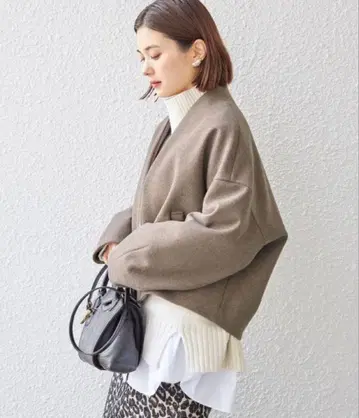 [ 2023AW ] SHIPS 파이핑 디자인 지퍼 블루종