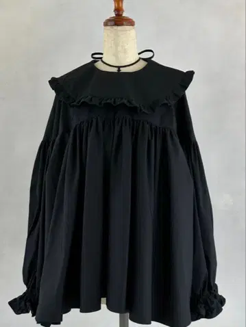 YOIHI 프릴 칼라 블라우스