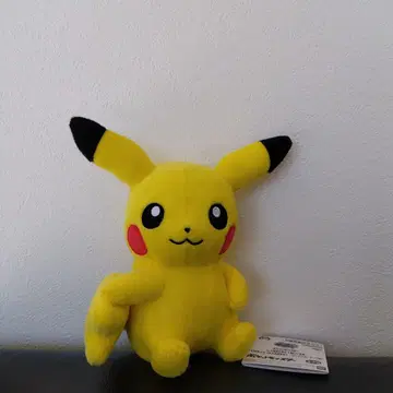 피카츄 봉제 인형 꼬리 봐봐!