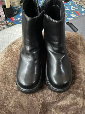 블랙 가죽 사이드 고어 부츠 통굽 23cm