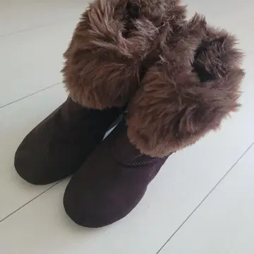 퍼 달린 다크 브라운 어그 부츠 여성용 S