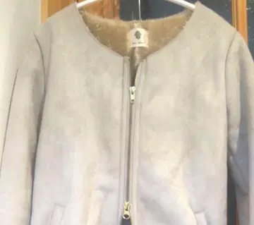 부 젤로드 라이트 그레이 무스탕 코트