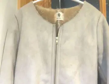 부 젤로드 라이트 그레이 무스탕 코트