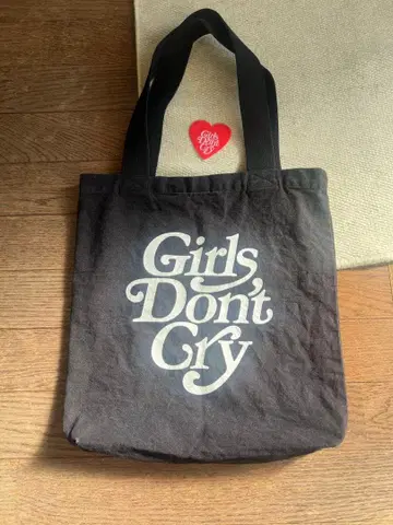 Girls Don't Cry 블랙 토트백