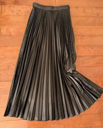 블랙 플리츠 스커트
