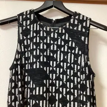 기하학 패턴 슬리브리스 맥시 원피스 t.b 센소유니코